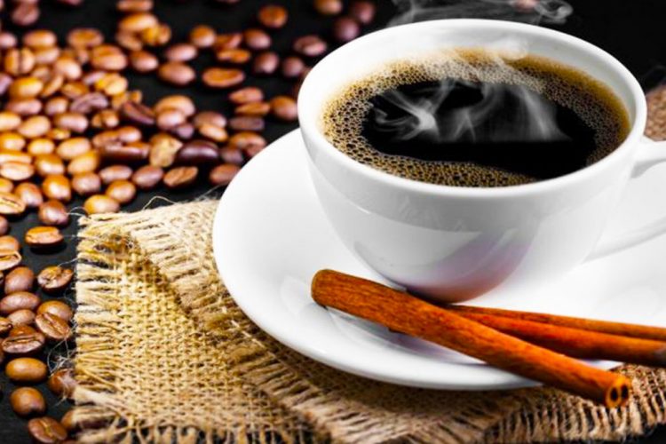 Niseni ditën me kafe, ja efekti i saj në mëngjese